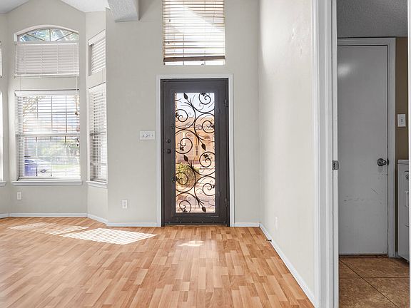 4th image of 10928 Northview Dr