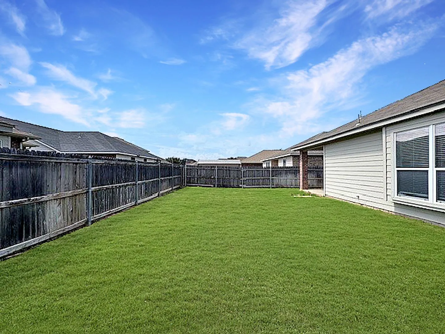 Charming 3-Bedroom, 2 Bath Home in a Quiet Neighborhood with Easy Access to 820 & I-30 — Photo 3