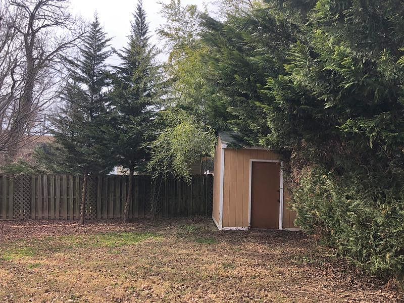2nd image of 707 Mapleton Rd