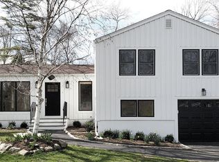 27 Mary Ln, Riverside, CT 06878