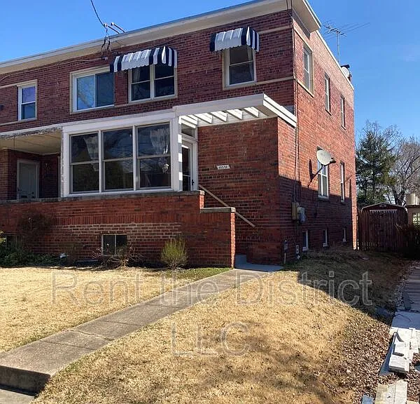 4819 8th St NE — Photo 1