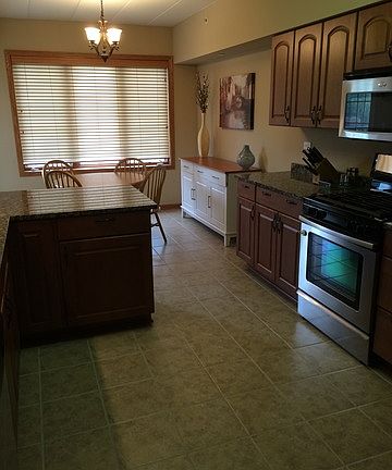 5th image of 17935 Oak Park Ave Unit 3B