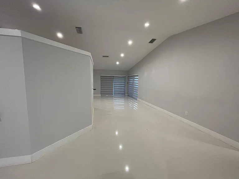 19361 SW 125th Ave — Photo 1