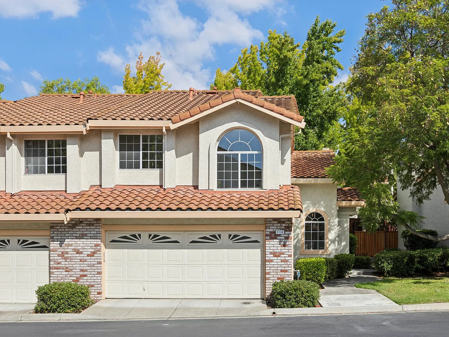 3 bed, 2.5 bath, 1528 sqft, $4,500 — Photo 4