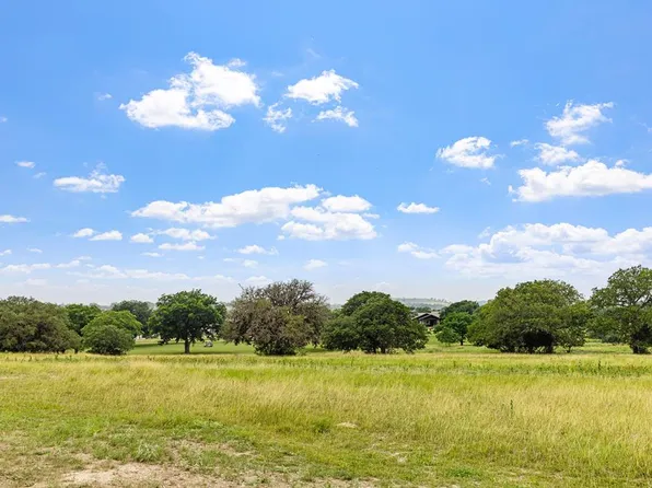 4214 E Comanche Trace Dr, Kerrville, TX 78028