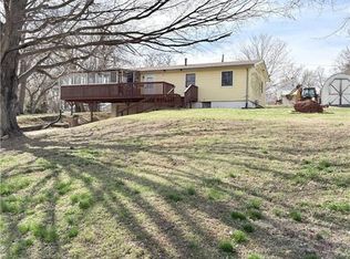 1021 N 8th St, Atchison, KS 66002