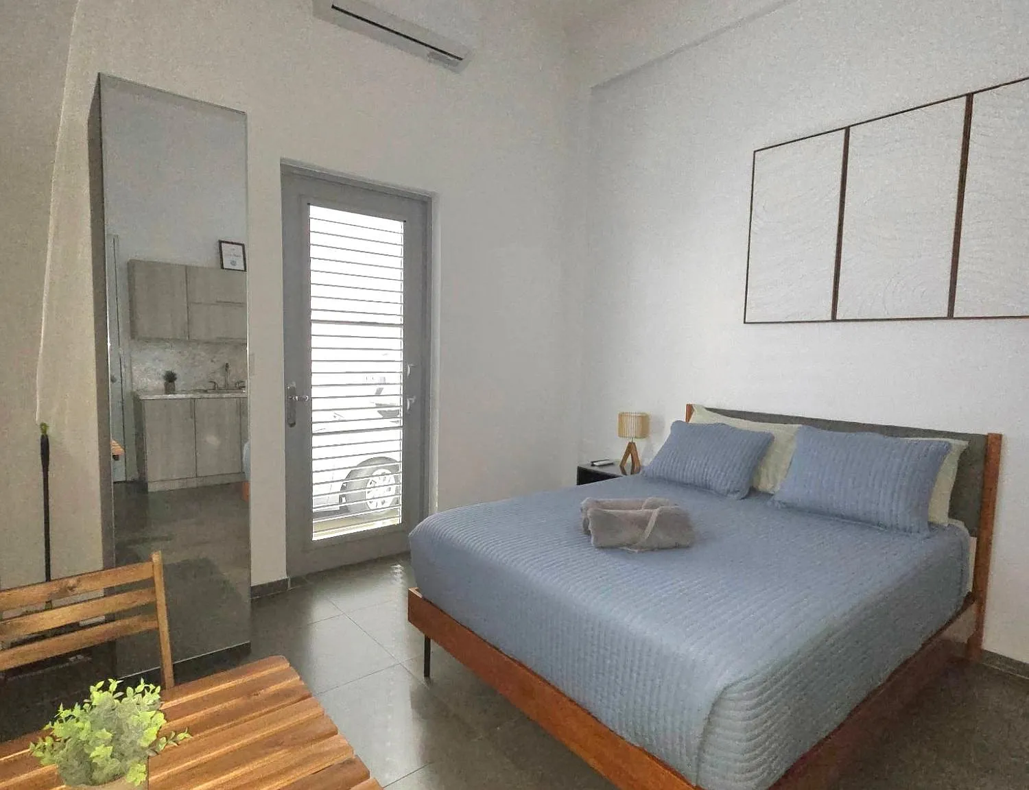 1 bed, 1.0 bath, 218 sqft, $1,200 — Photo 2