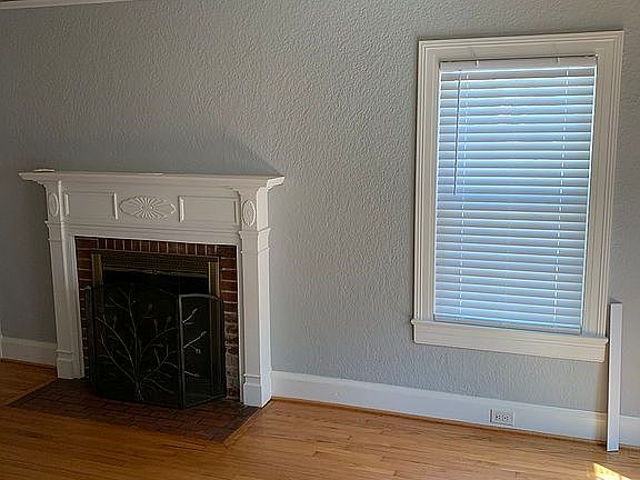 5th image of 410 E Farriss Ave