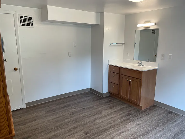 1505 Kellogg Ave — Photo 16