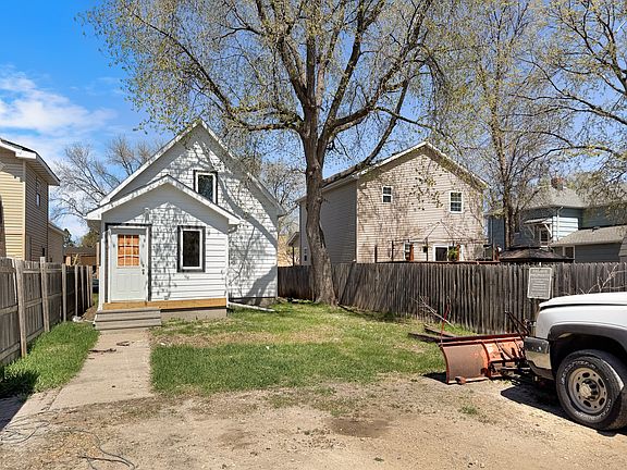 3rd image of 627 4th Ave S #1