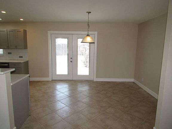 5th image of 437 E Shade Dr
