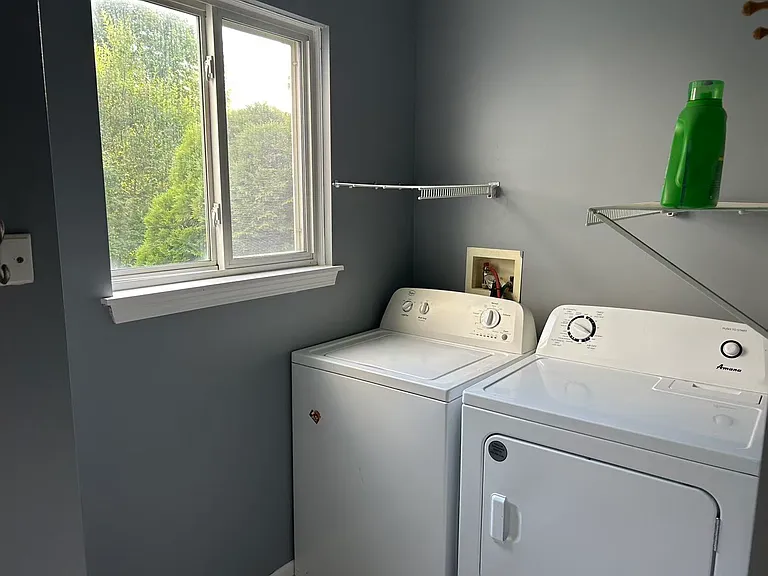 2464 Blue Spruce Ln — Photo 3