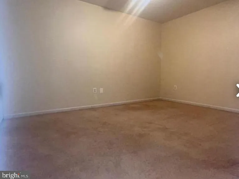 9241 Greenshire Dr — Photo 8