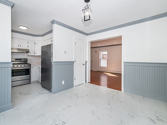 4th image of 144 Waverly Ave Floor 1