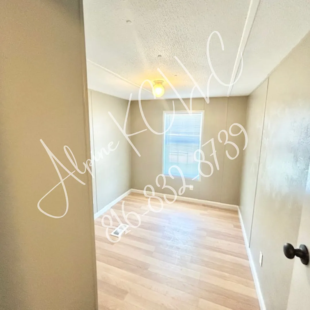 Building Photo - 5601 SW Lakefront Ln S #36