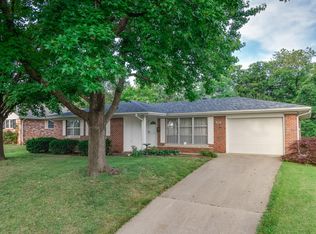 810 Crestmere Ct, Jefferson City, MO 65109