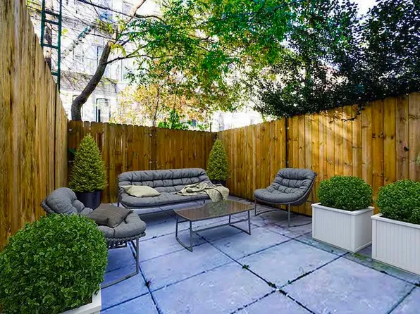 1821 Putnam Avenue image 1 of 12