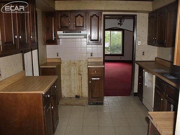4th image of 1289 E Humphrey Ave