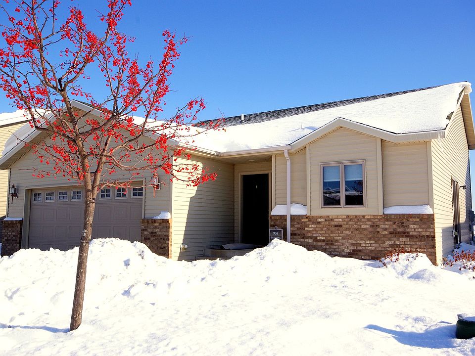 1st image of 936 Savanna Ave