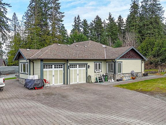3rd image of 10115 Chemainus Rd