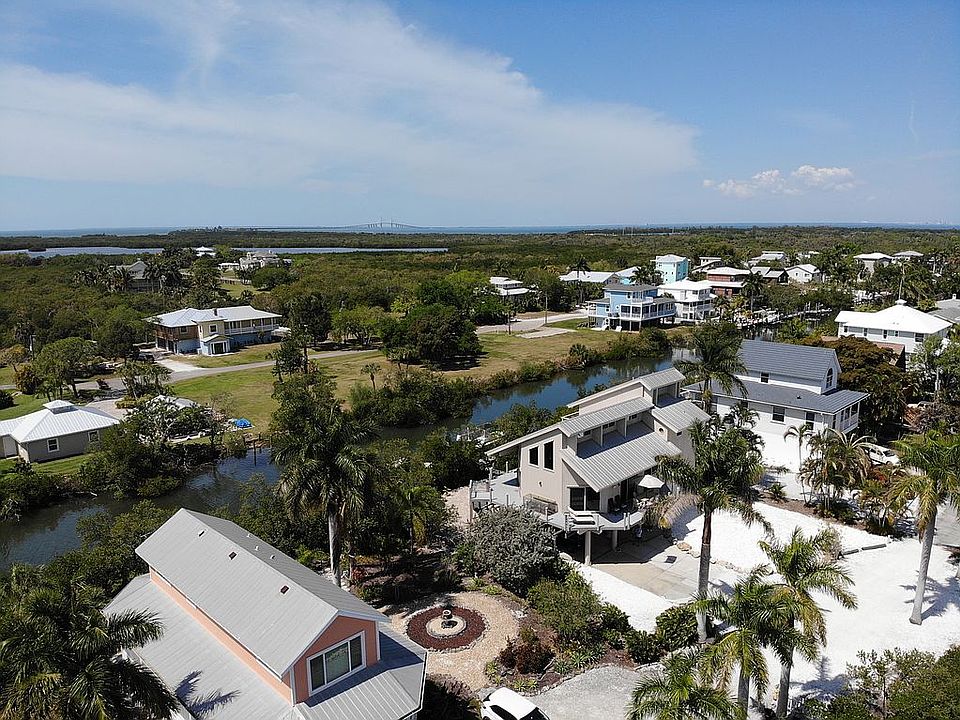 2nd image of 1797 Bayshore Dr