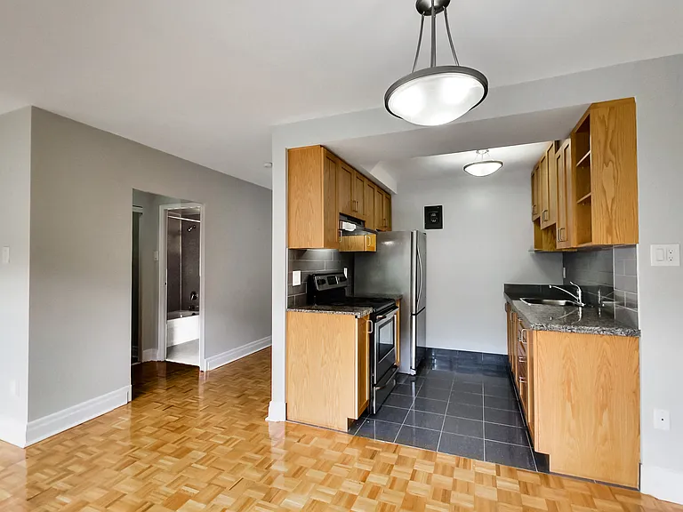 680 Roselawn Ave — Photo 73