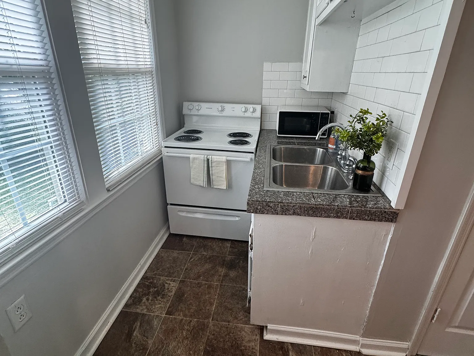 Studio, 500 sqft, $850 — Photo 4
