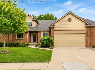 17014 Country Ridge Ln, Macomb, MI 48044