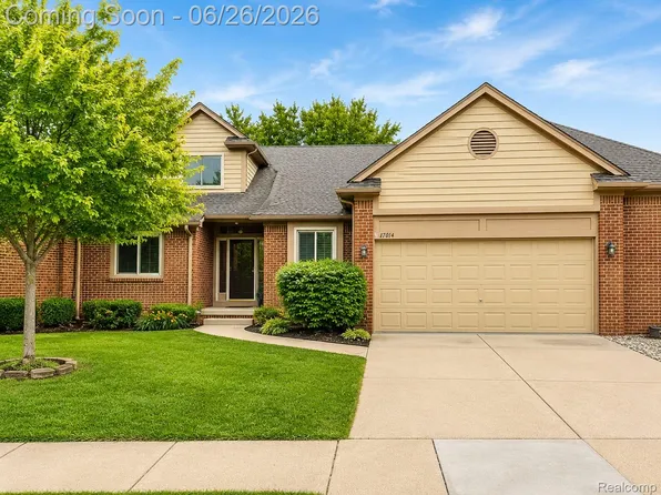 17014 Country Ridge Ln, Macomb, MI 48044