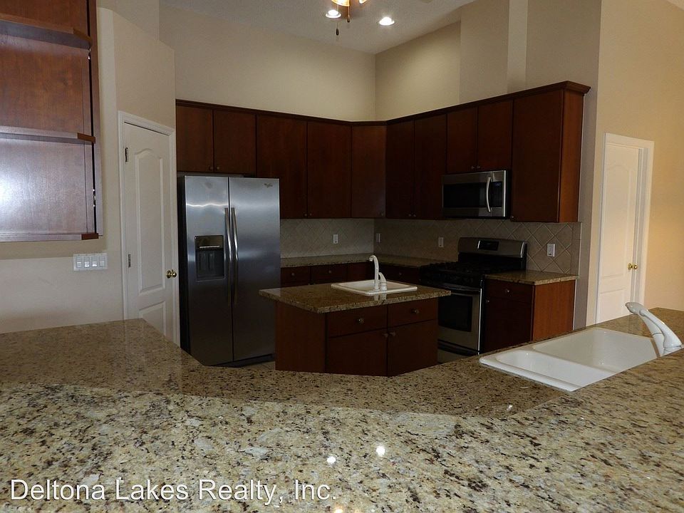 1st image of 165 Crystal Oak Dr