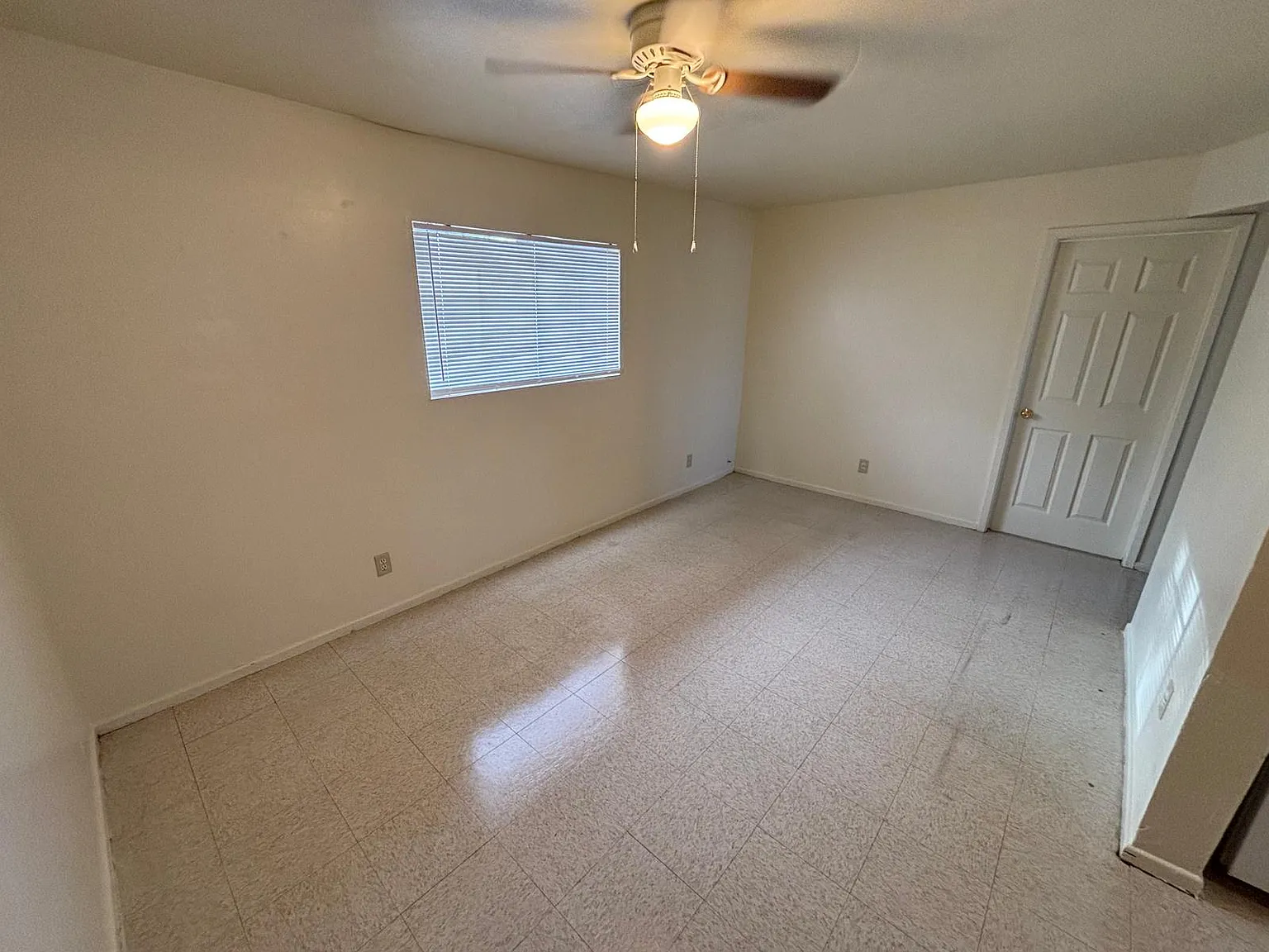 2 bed, 650 sqft, $700 — Photo 3
