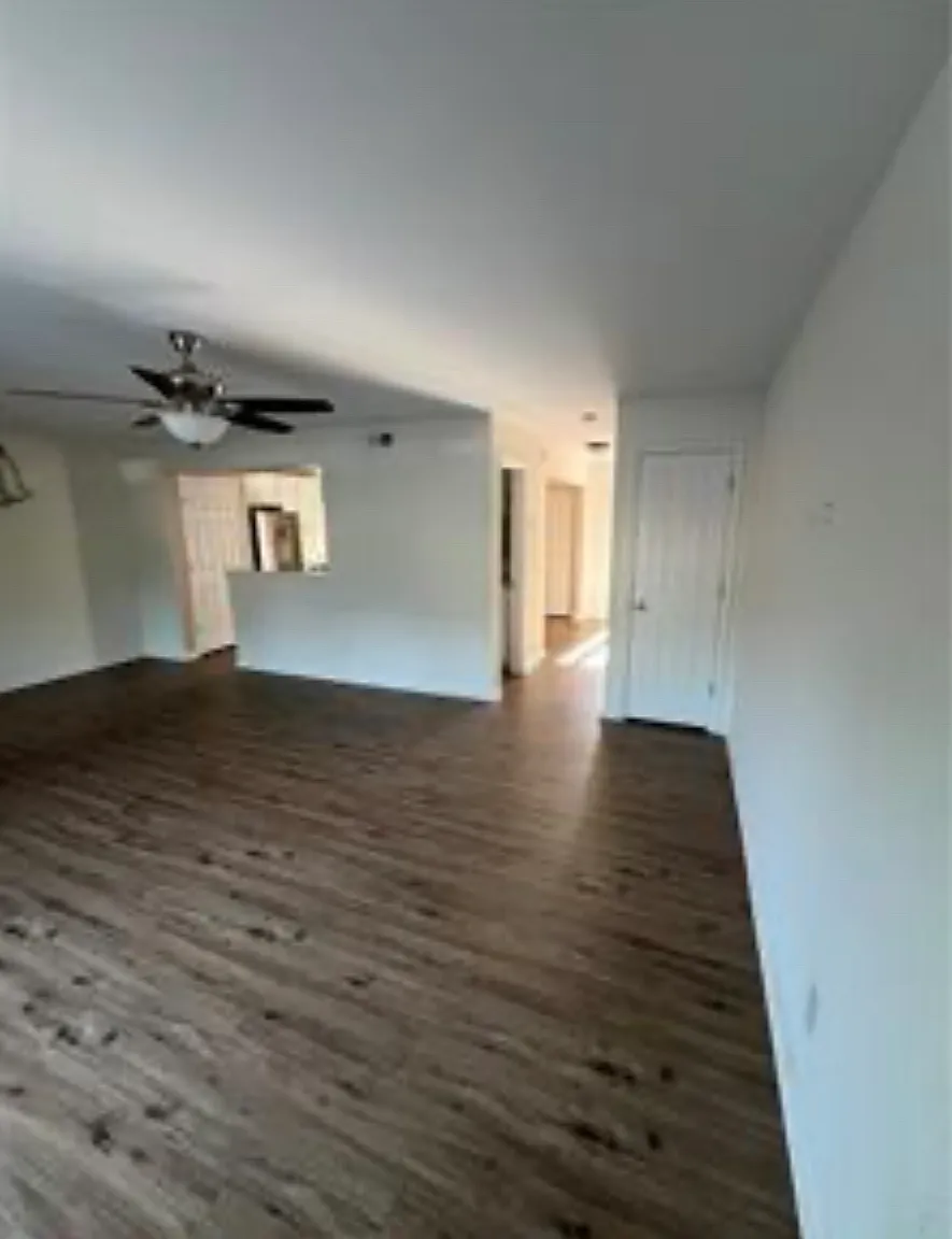 3 bed, 2.5 bath, 1400 sqft, $1,900 — Photo 4