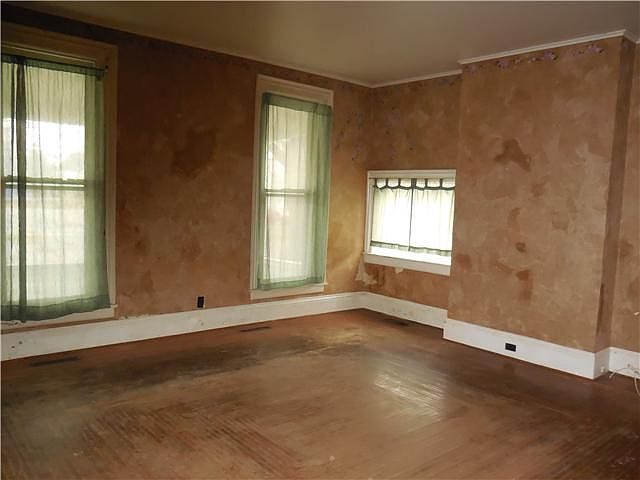 2nd image of 75 East Ave