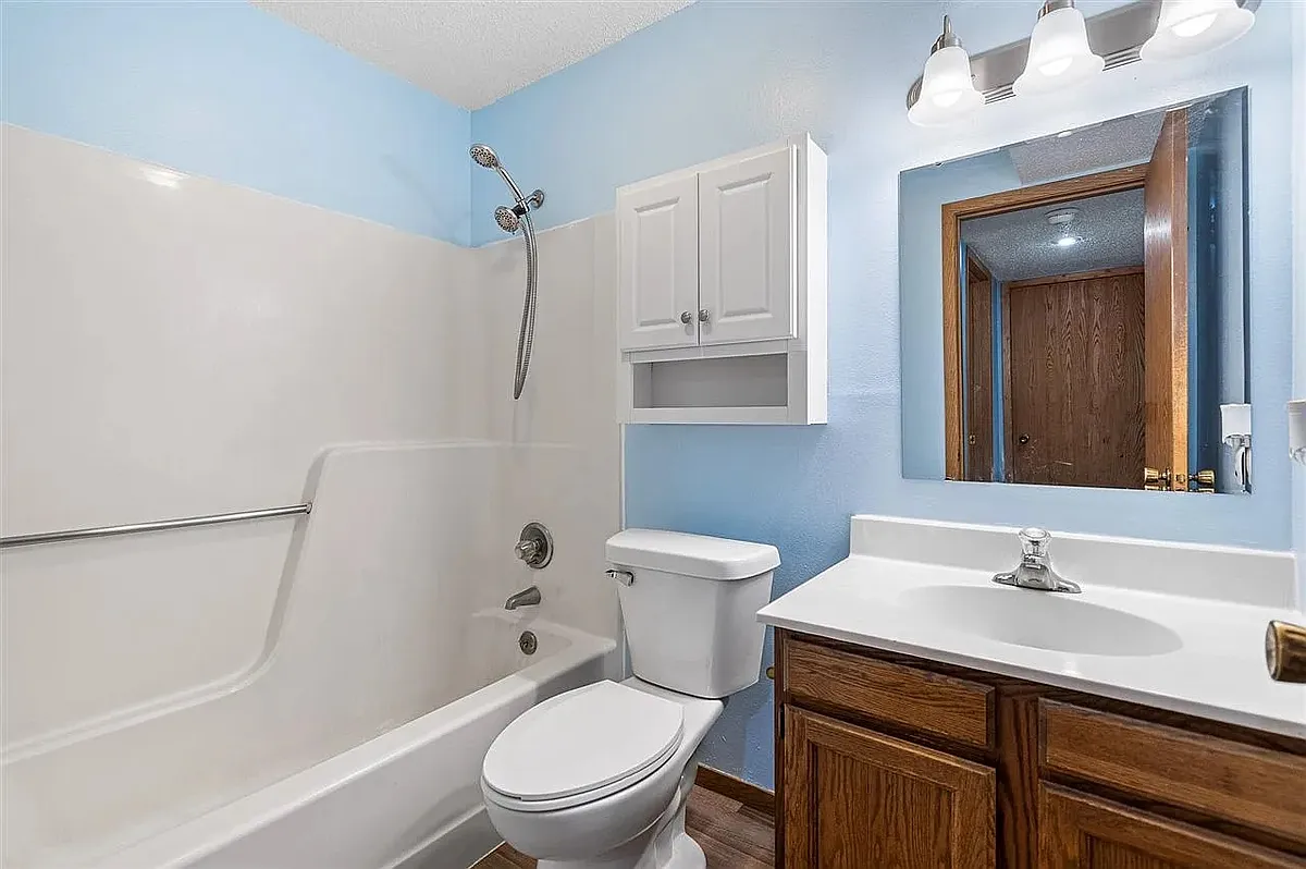 Building Photo - 758 Westwinds Dr #6