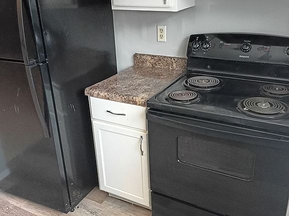 2nd image of 1901 Tracy Dr N #6N