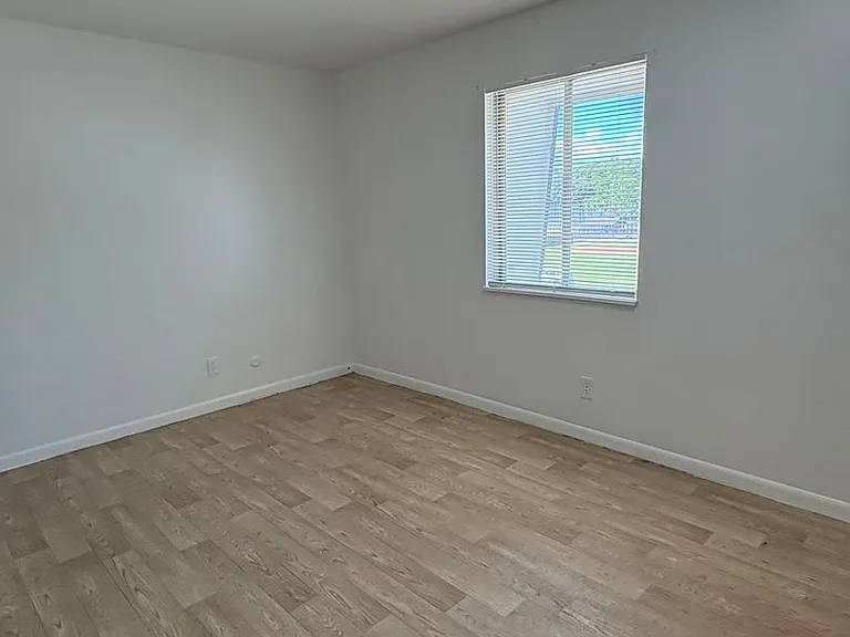 2101 Ottawa St — Photo 104