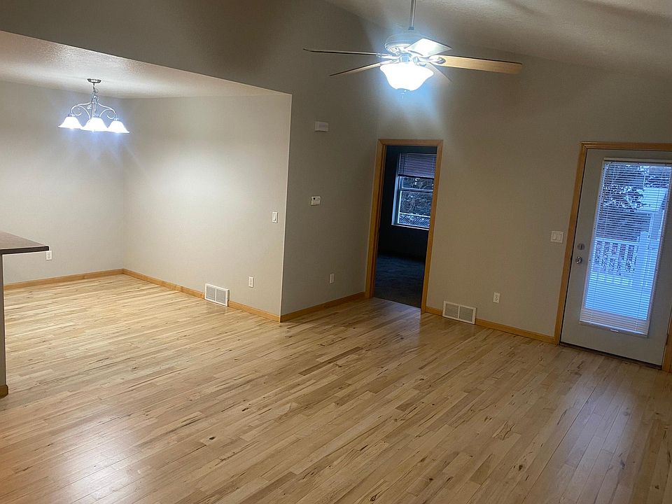 637 Broderick Dr NE, Cedar Rapids, IA 52402 Zillow