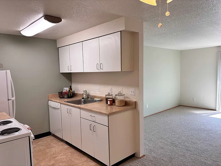 The Heights Apartments — Photo 5
