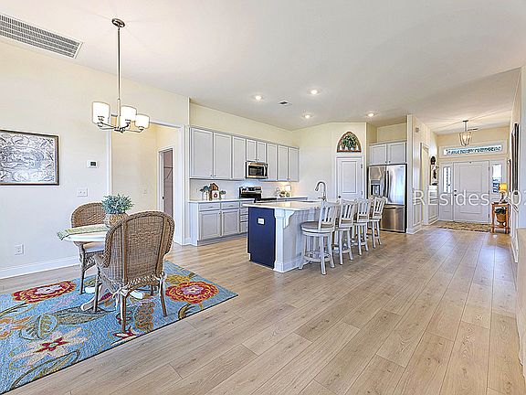 4th image of 473 Ramport St