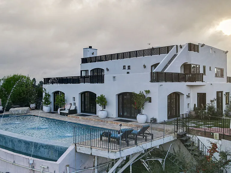 13211 Mulholland Dr — Photo 3