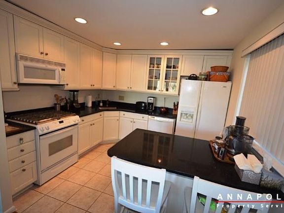 4th image of 762 Fairview Ave APT A