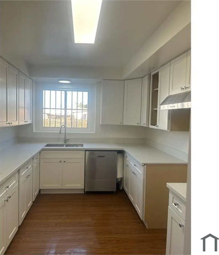 7620 S Western Ave — Photo 3