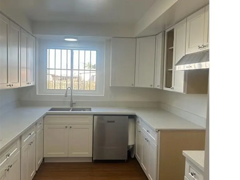7620 S Western Ave #1-8 — Photo 3