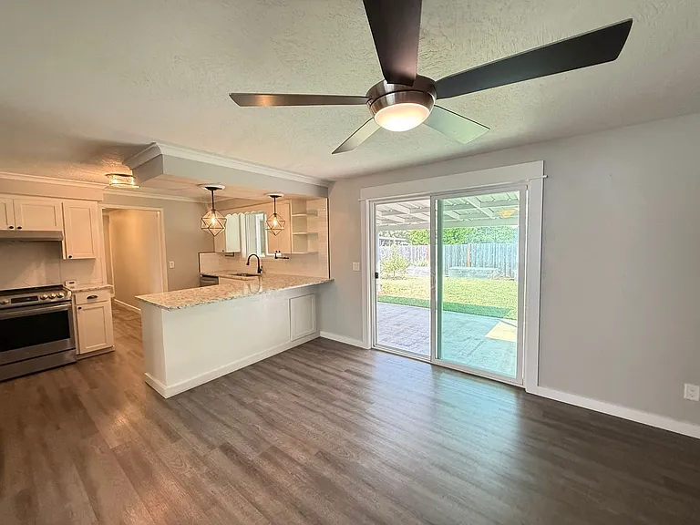 640 Lincoln Ave — Photo 10