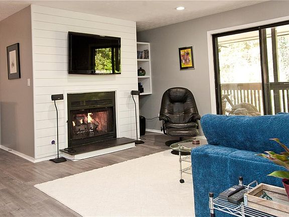 4th image of 703 Cumberland Ct SE #703