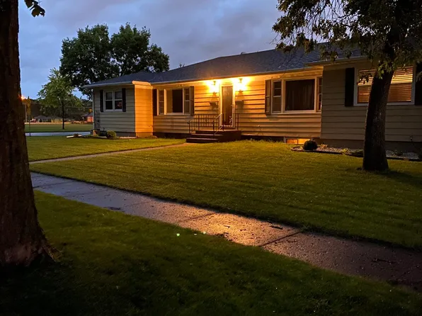 917 16th St S, Moorhead, MN 56560