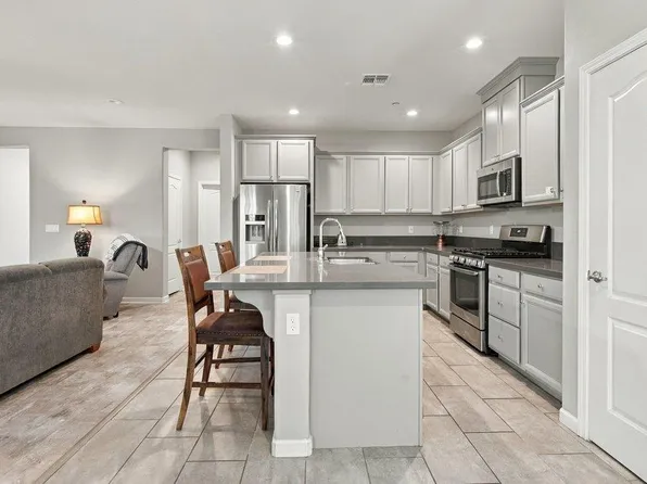 863 Fritz Dr, Los Banos, CA 93635