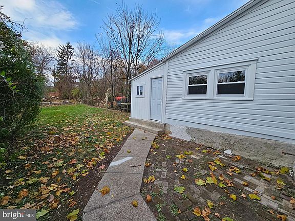 4th image of 113 Gibbons Ave