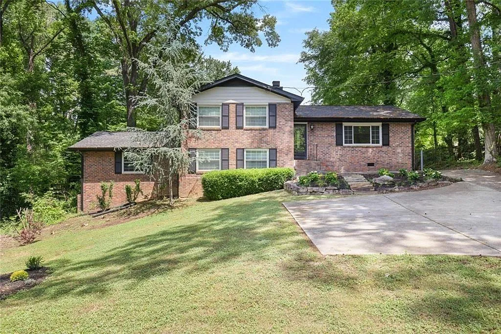 3 bed, 2.0 bath, 1928 sqft, $2,800 — Photo 2