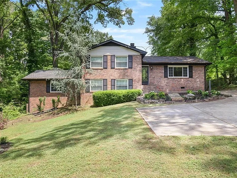 2903 Old Sewell Rd — Photo 2